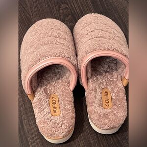 OluKai Women's Size 8 Pūpū Mua Shearling Soft Mule Slipper Tapa